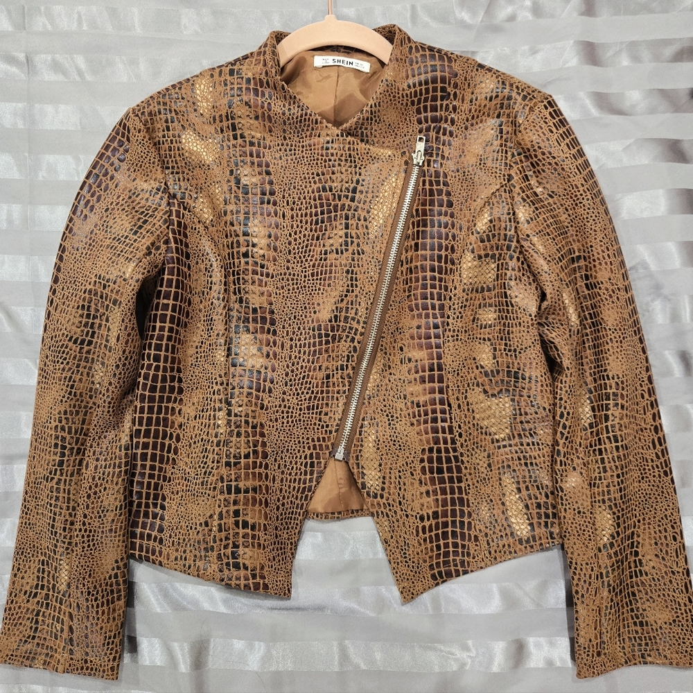 3/55$ - NWOT Tan Crocodile Pattern Leather Jacket